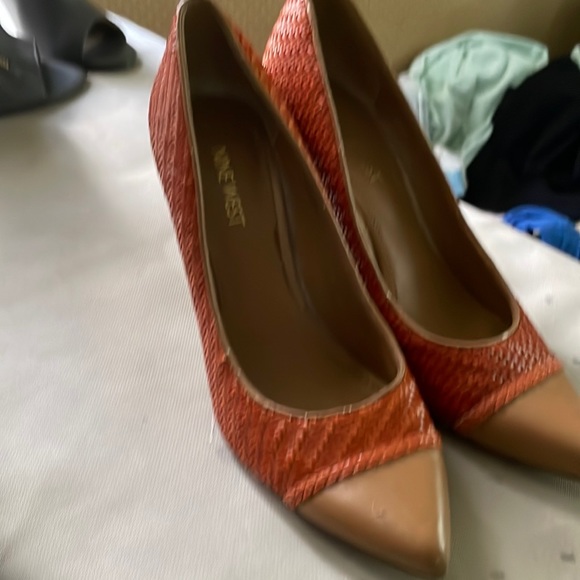 Nine west size 7 orange & tan combo - Picture 4 of 5